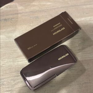 Hourglass Atmosphere eyeshadow Brown Compact